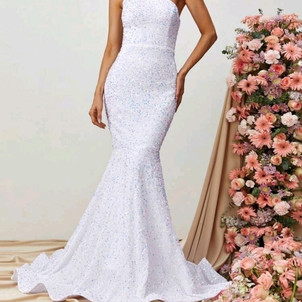 White Backless Assymmetrical Neck Sleeveles Mermaid Maxi Gown - Picture 2 of 11
